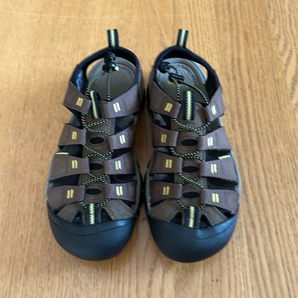 Men’s Keen Size 9 Newport closed toe sandals